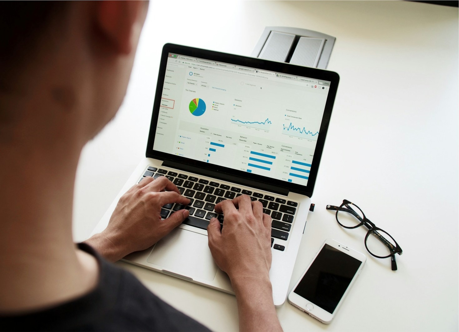 How To Build A Powerful Brand Identity